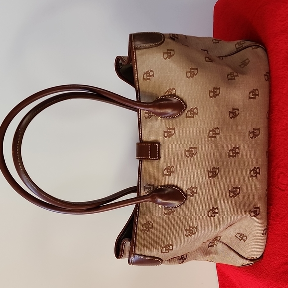 ☆Dooney and Bourke Bag.☆ - Picture 3 of 16